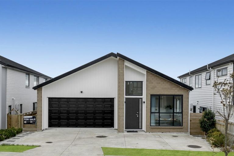 Photo of property in 28 Bushfield Drive, Flat Bush, Auckland, 2019