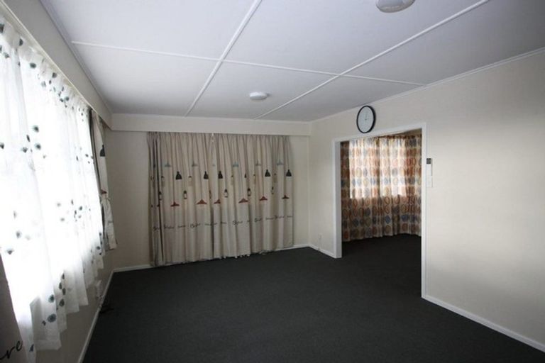 Photo of property in 47 Link Road, Newlands, Wellington, 6037