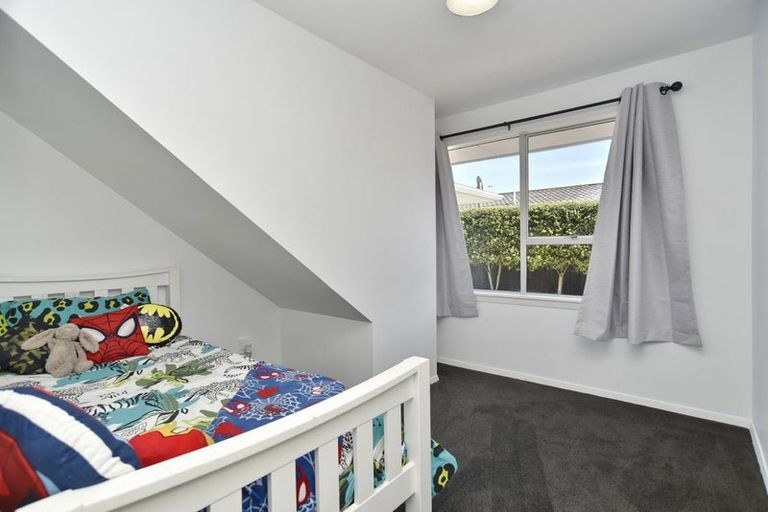 Photo of property in 9 Heathglen Avenue, Parklands, Christchurch, 8083
