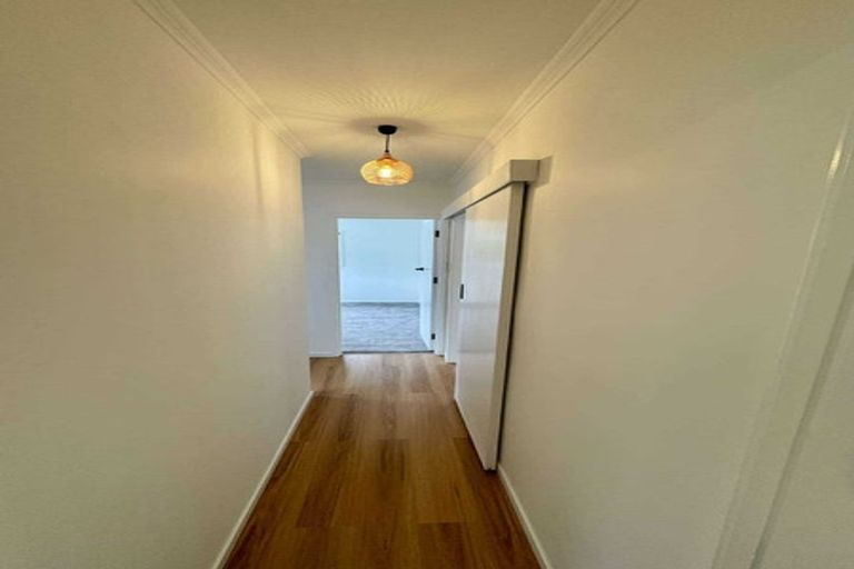 Photo of property in 3 Hartley Terrace, Massey, Auckland, 0614