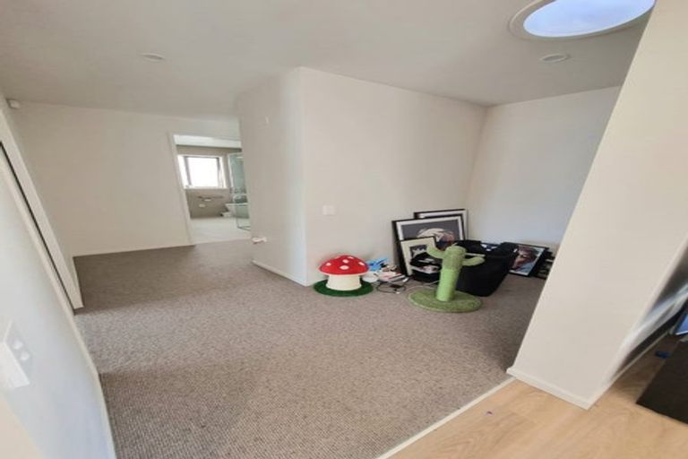 Photo of property in 19 Joseph Kokich Avenue, Swanson, Auckland, 0614