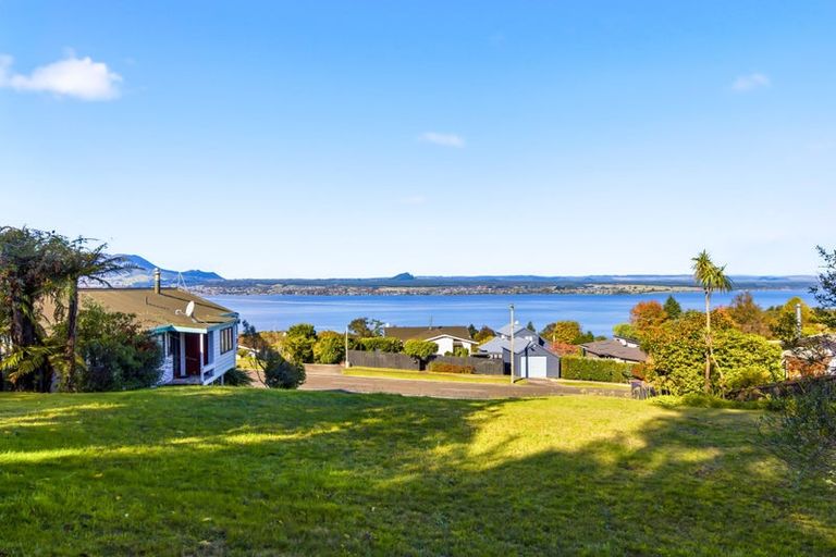 Photo of property in 100 Wakeman Road, Acacia Bay, Taupo, 3330
