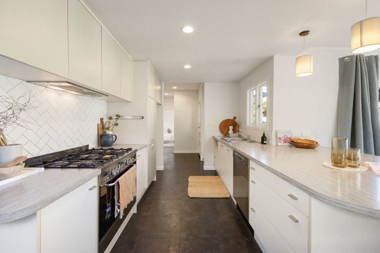 Photo of property in 24 Banbury Crescent, Fairfield, Hamilton, 3214