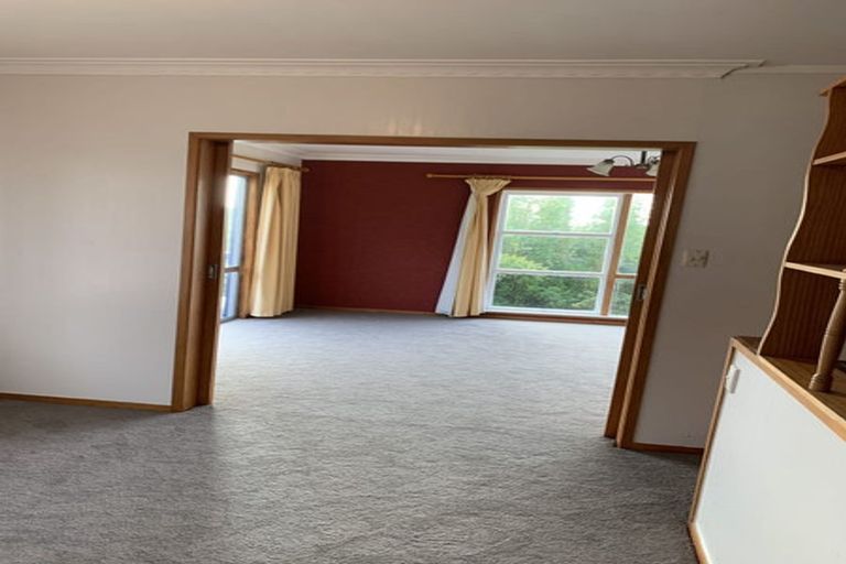 Photo of property in 1 Sovereign Place, Glenfield, Auckland, 0629