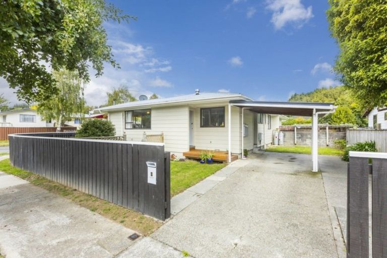 Photo of property in 6f2- Gemstone Drive, Birchville, Upper Hutt, 5018
