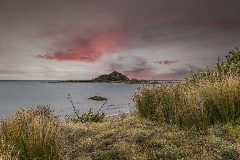 Photo of property in 280 The Esplanade, Island Bay, Wellington, 6023