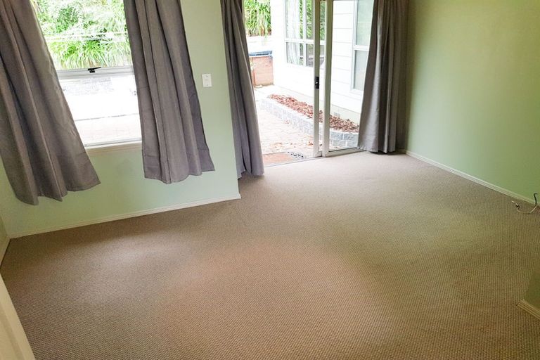 Photo of property in 19 Pohutukawa Avenue, Red Beach, 0932