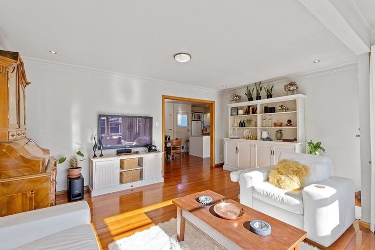 Photo of property in 2/172 Centaurus Road, Saint Martins, Christchurch, 8022