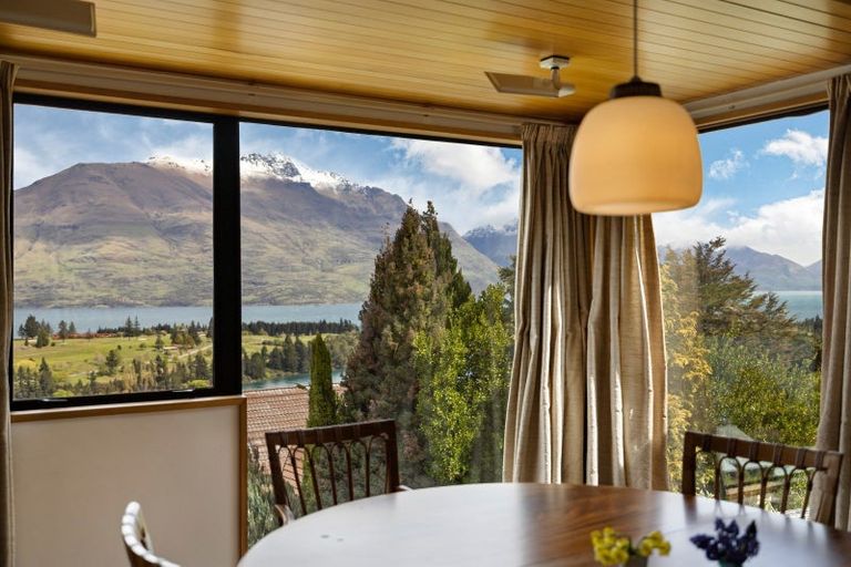 Photo of property in 9 Wakatipu Heights, Queenstown, 9300