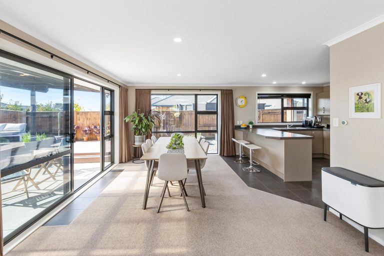 Photo of property in 7 Medallion Court, Kelvin Grove, Palmerston North, 4414