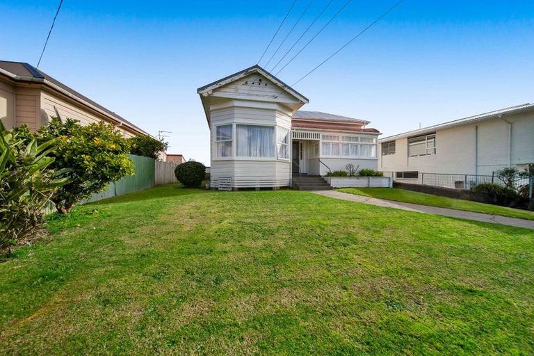 Photo of property in 3 Victoria Street, Hawera, 4610
