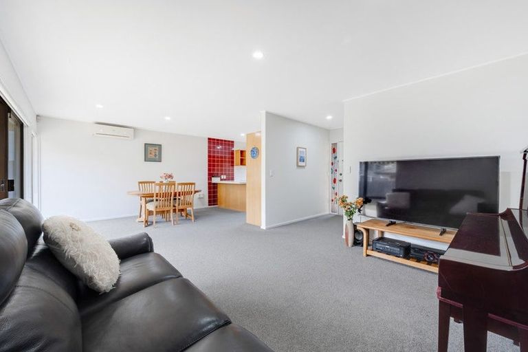 Photo of property in 21a Eastern Beach Road, Eastern Beach, Auckland, 2012