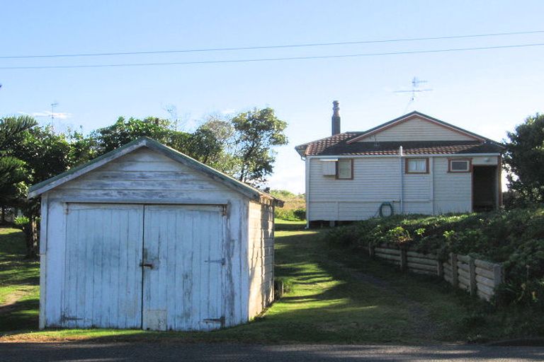 Photo of property in 57 Tutere Street, Waikanae Beach, Waikanae, 5036