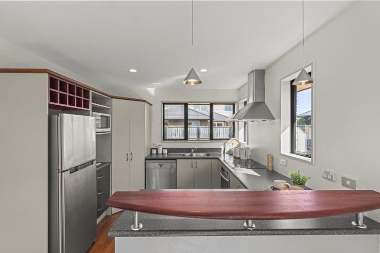 Photo of property in 6a Blarney Place, Casebrook, Christchurch, 8051