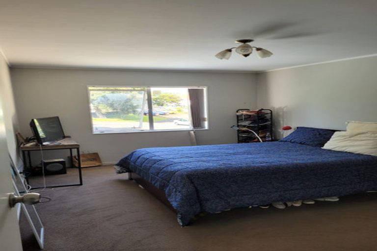 Photo of property in 15 Tiki Street, New Lynn, Auckland, 0600