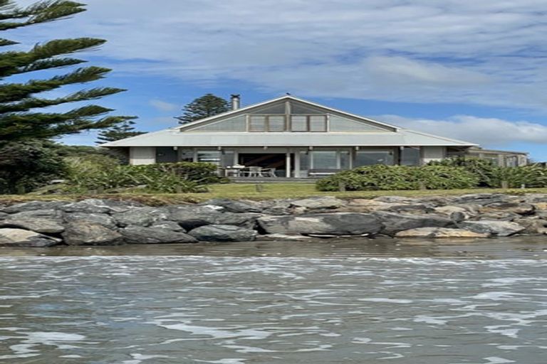 Photo of property in 5 Marine Parade, Orewa, 0931