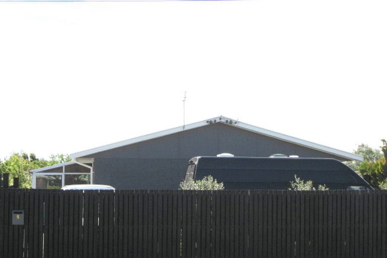 Photo of property in 5 Daniels Road, Redwood, Christchurch, 8051