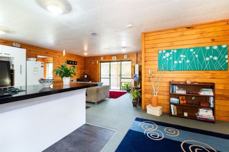 Photo of property in 2/53 Hellyers Street, Birkdale, Auckland, 0626