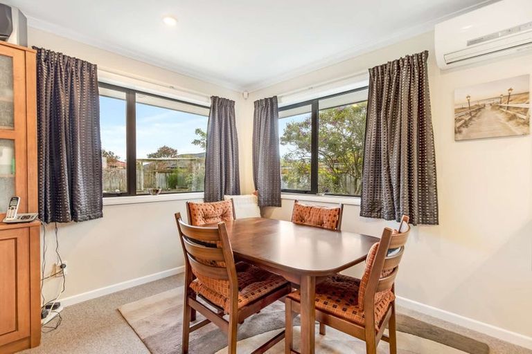 Photo of property in 11 Cleveland Heights, Kelvin Grove, Palmerston North, 4414