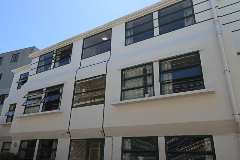 Photo of property in Te Awhina Apartments, 27/22u Sussex Street, Mount Cook, Wellington, 6021