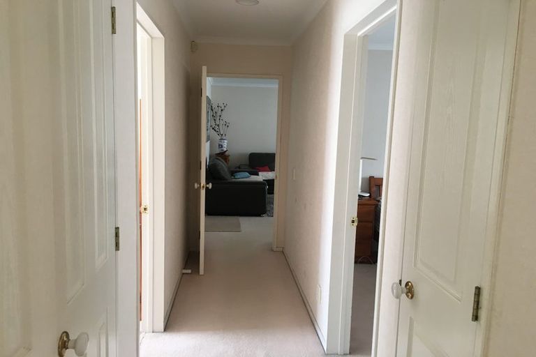 Photo of property in 18 Heyington Way, East Tamaki Heights, Auckland, 2016