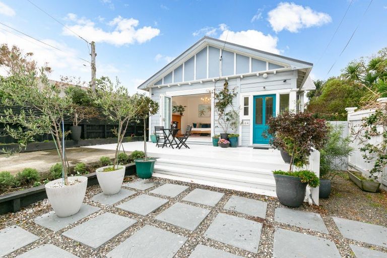 Photo of property in 159 Queens Drive, Lyall Bay, Wellington, 6022