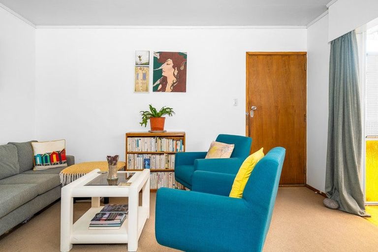Photo of property in 2/92 Mill Road, Kensington, Whangarei, 0112