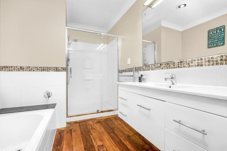 Photo of property in 2 Rays Way, Tuakau, 2121