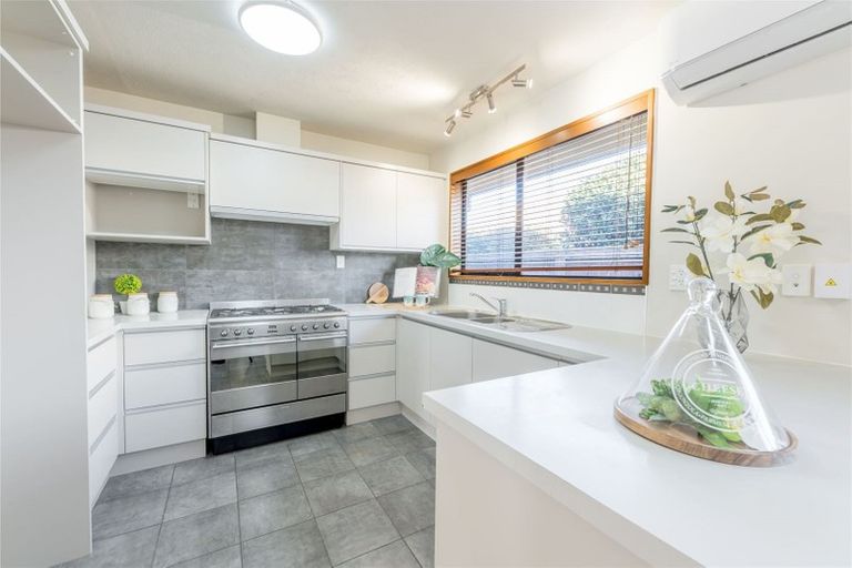 Photo of property in 18 Westgrove Avenue, Avonhead, Christchurch, 8042