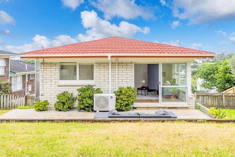 Photo of property in 2/5 Finn Place, Totara Vale, Auckland, 0629