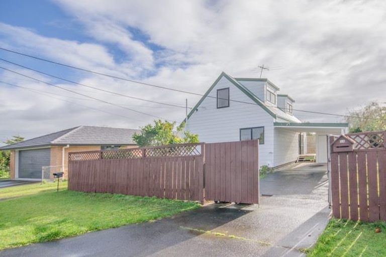 Photo of property in 1/3 Gloria Avenue, Te Atatu Peninsula, Auckland, 0610