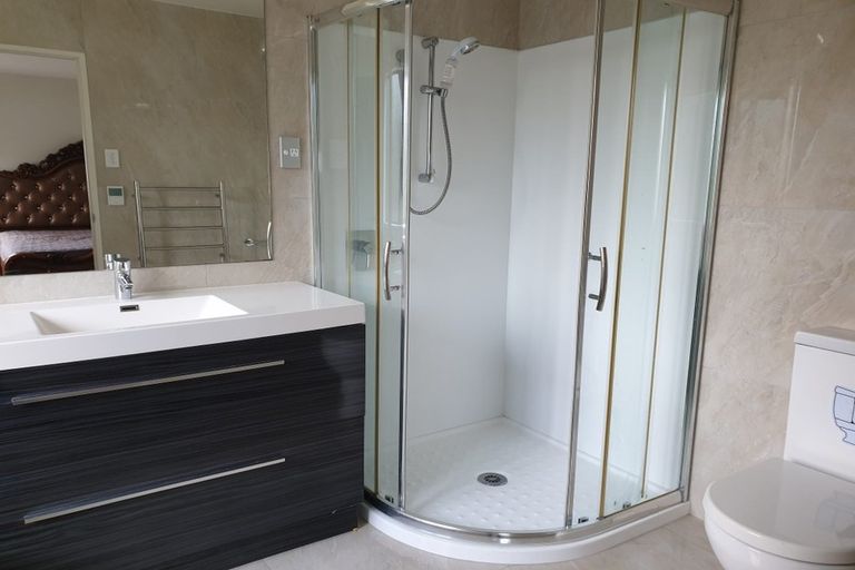 Photo of property in 24 Mantra Road, Massey, Auckland, 0614