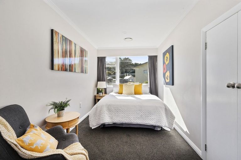 Photo of property in 51 Glanmire Road, Newlands, Wellington, 6037