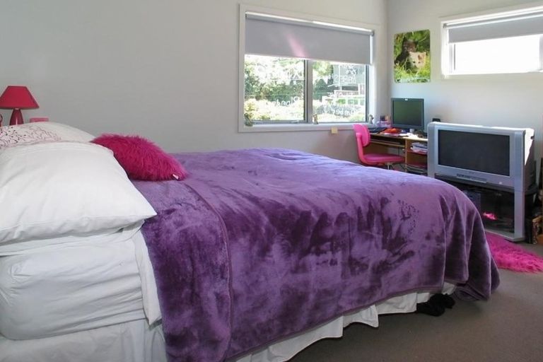 Photo of property in 1b Little Collins Street, Tawa, Wellington, 5028