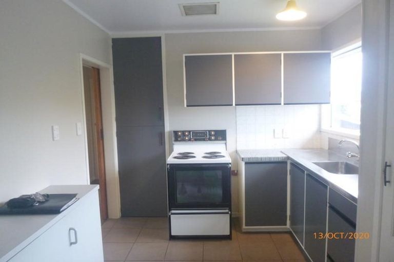 Photo of property in 1b/2 Divich Avenue, Te Atatu South, Auckland, 0610
