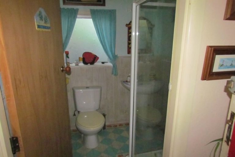 Photo of property in 41 Seaview Road, Glenfield, Auckland, 0629