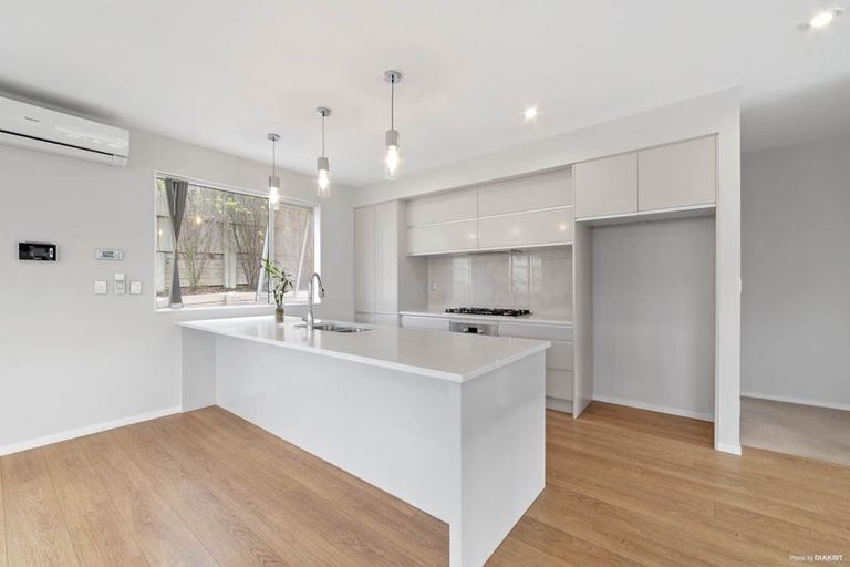 Photo of property in 71 Tamahere Drive, Glenfield, Auckland, 0629