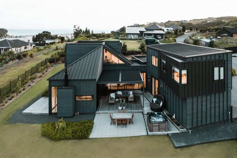 Photo of property in 11 Laguna Place, Matakatia, Whangaparaoa, 0930