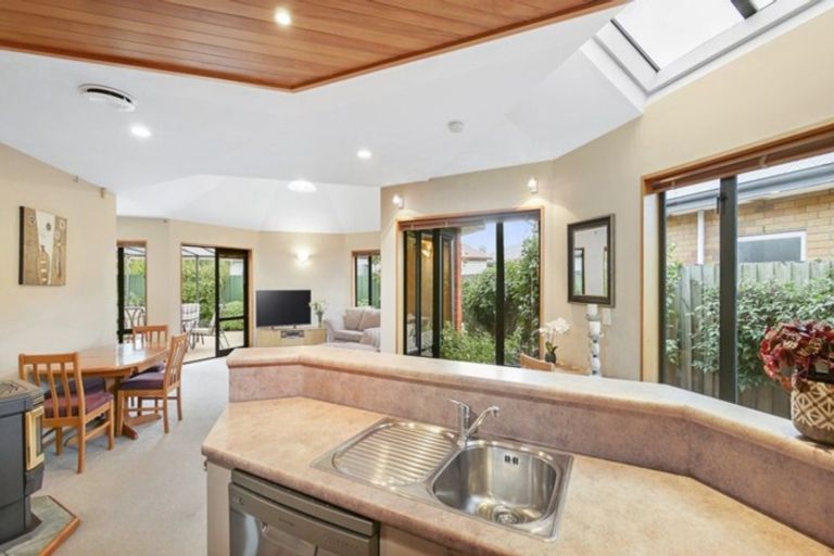 Photo of property in 113 Avonhead Road, Avonhead, Christchurch, 8042