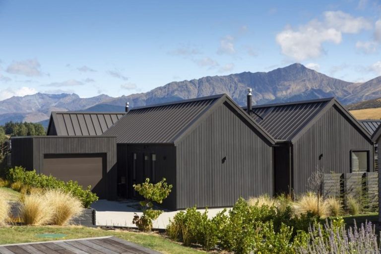 Photo of property in 8 Parera Lane, Jacks Point, Queenstown, 9371