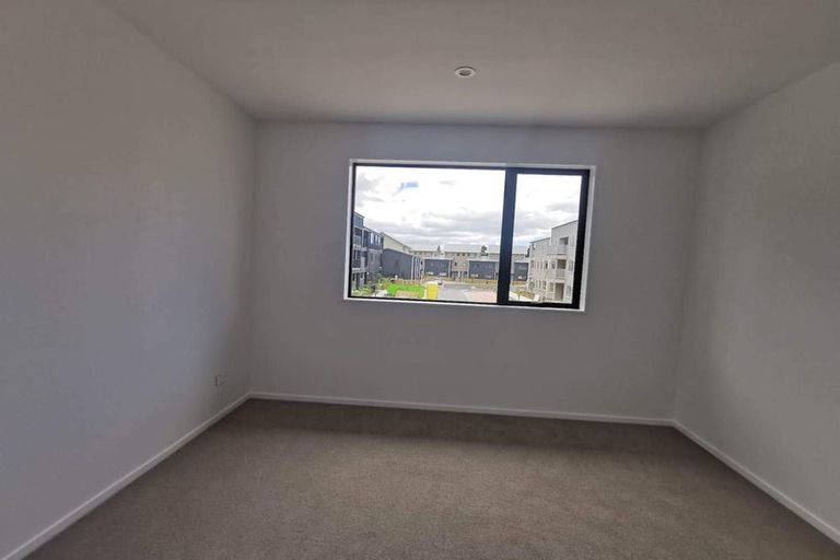 Photo of property in 22 Eileen Newey Place, Henderson, Auckland, 0612