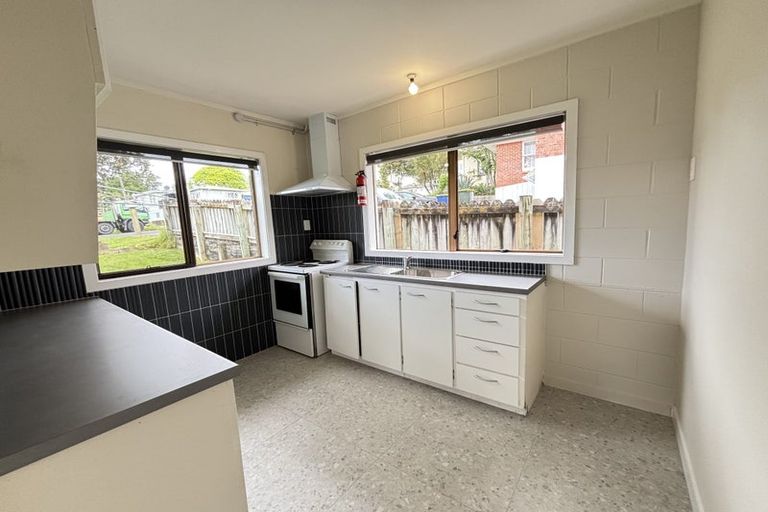 Photo of property in 18 Mcleod Road, Weymouth, Auckland, 2103