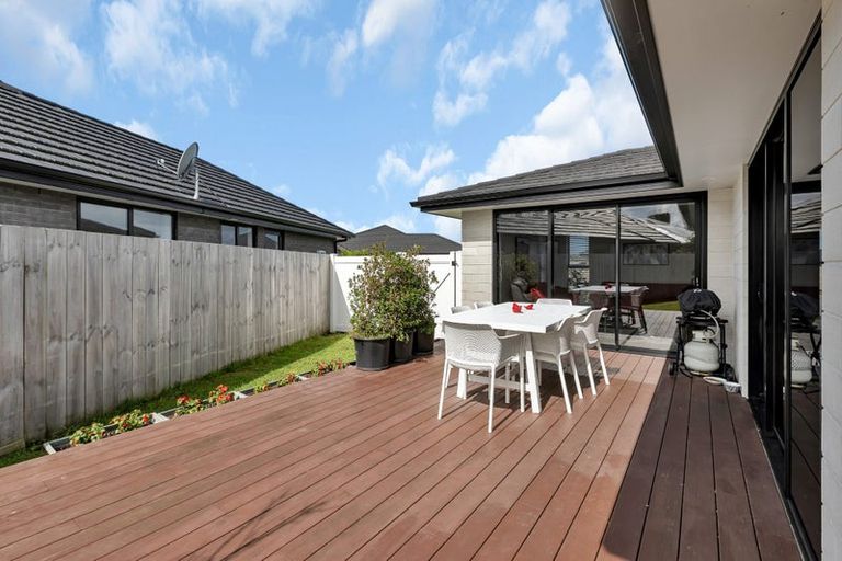 Photo of property in 1 Te Akau Place, One Tree Point, 0118