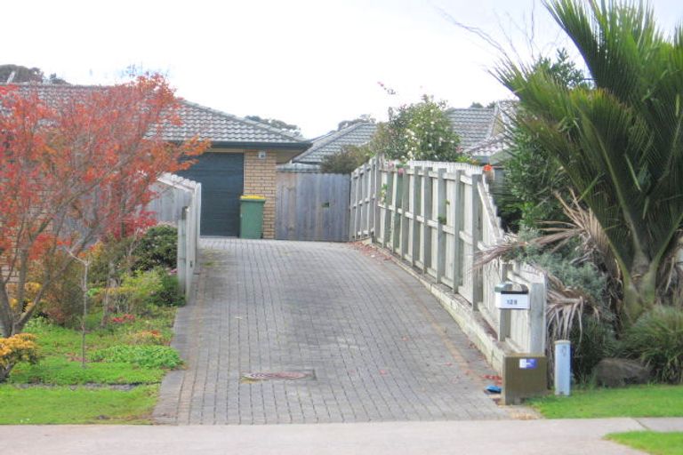 Photo of property in 128 Kilkenny Drive, East Tamaki Heights, Auckland, 2016