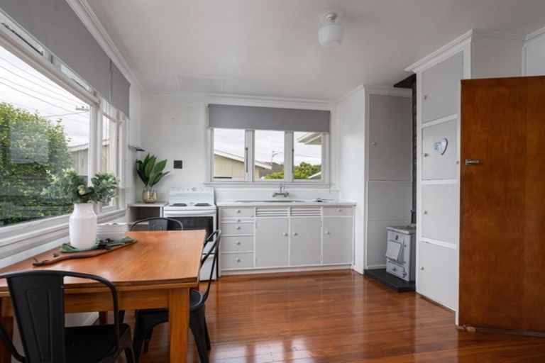 Photo of property in 38 Jellicoe Street, Greytown, 5712