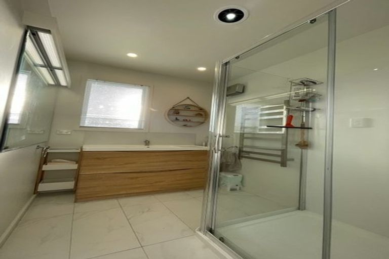 Photo of property in 57 Fairmount Road, Titirangi, Auckland, 0604