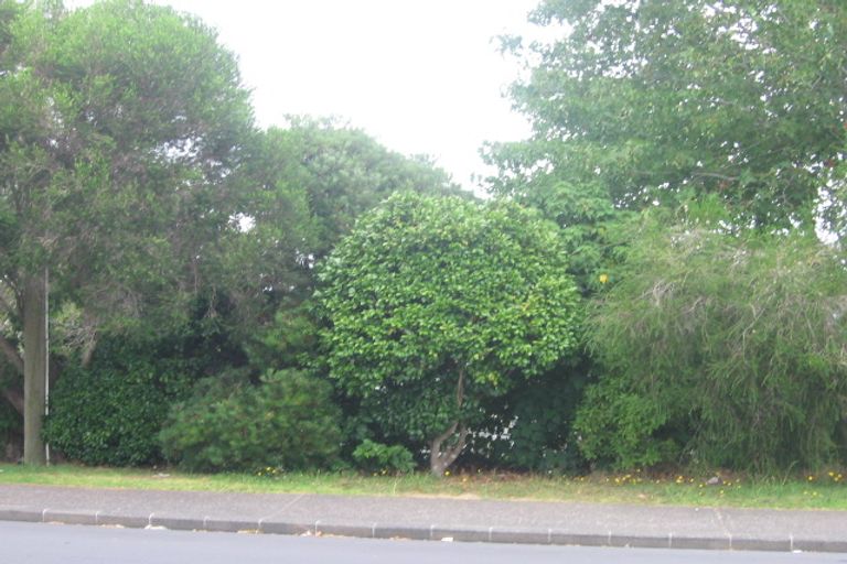 Photo of property in 2/38 Kaipatiki Road, Glenfield, Auckland, 0629