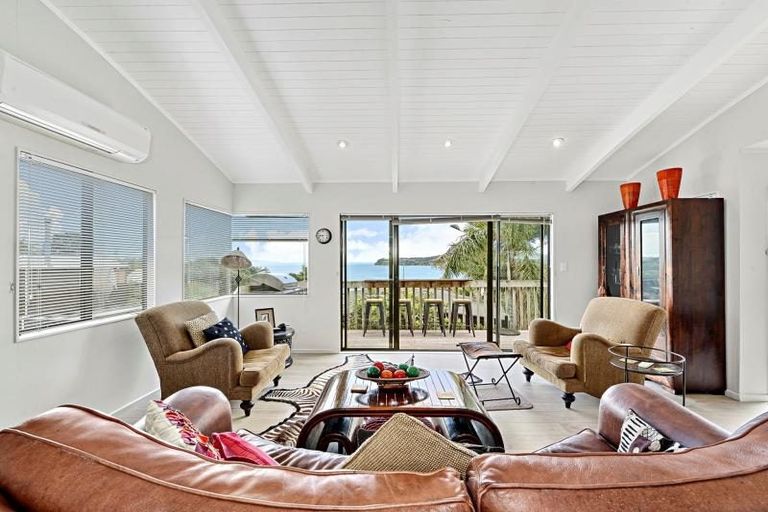 Photo of property in 15b Melandra Road, Stanmore Bay, Whangaparaoa, 0932