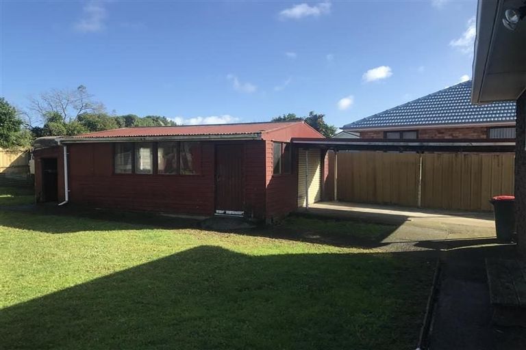Photo of property in 15 Geoffrey Place, Mangere East, Auckland, 2024