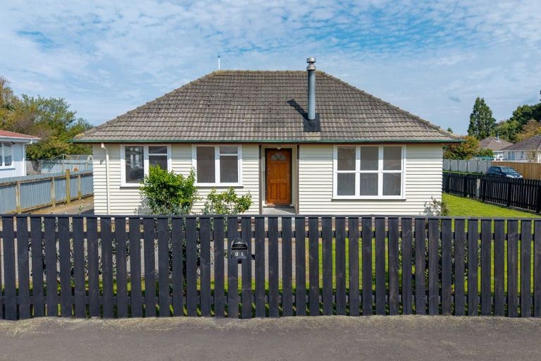 Photo of property in 31 James Street, Dannevirke, 4930